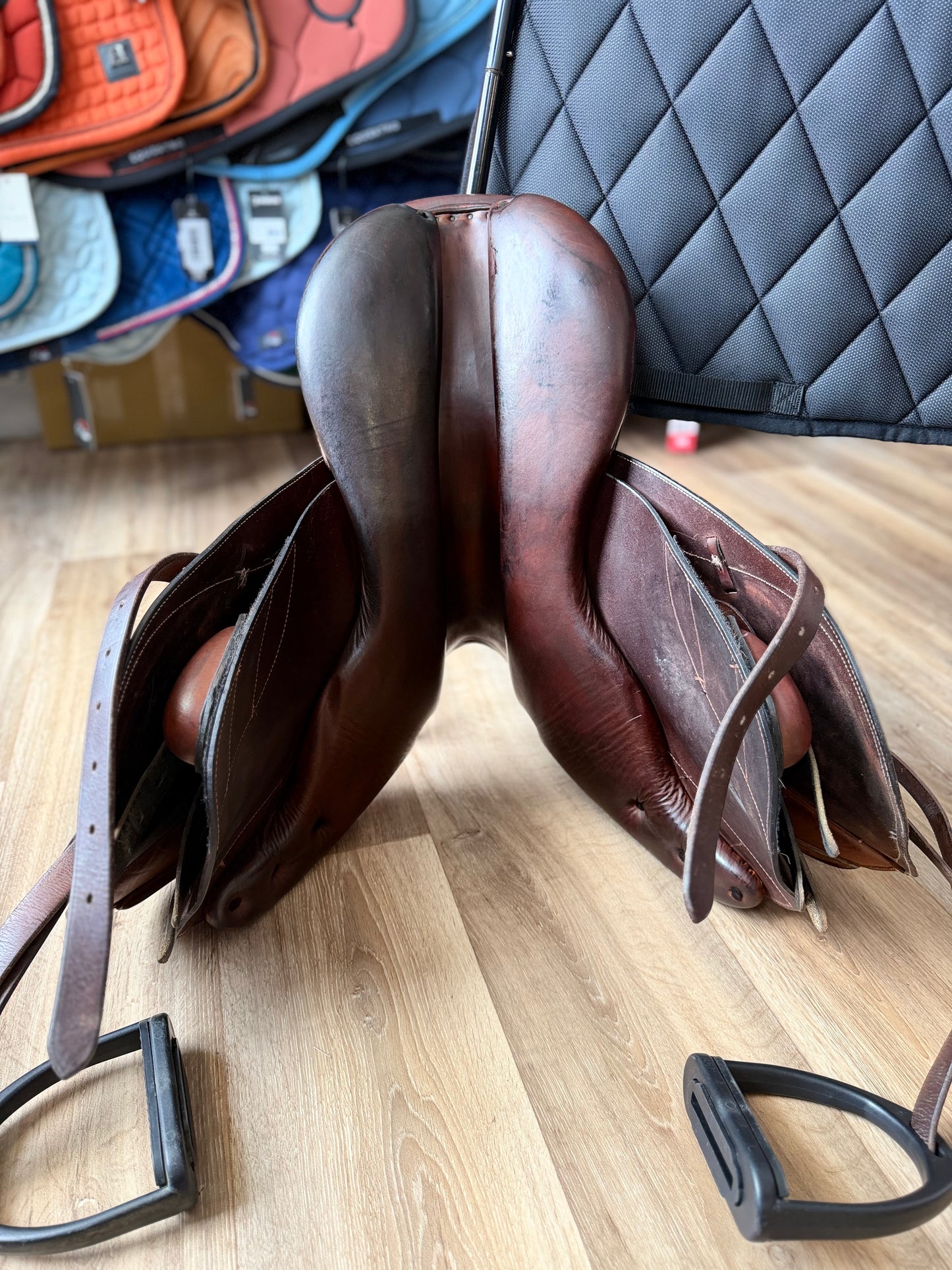 Selle mixte Eric Thomas 17 pouces