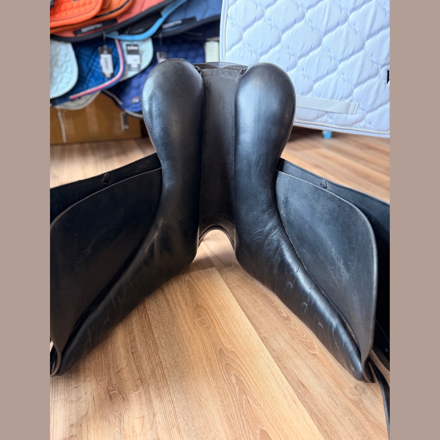 Selle dressage Prestige 17 pouces – vue 10