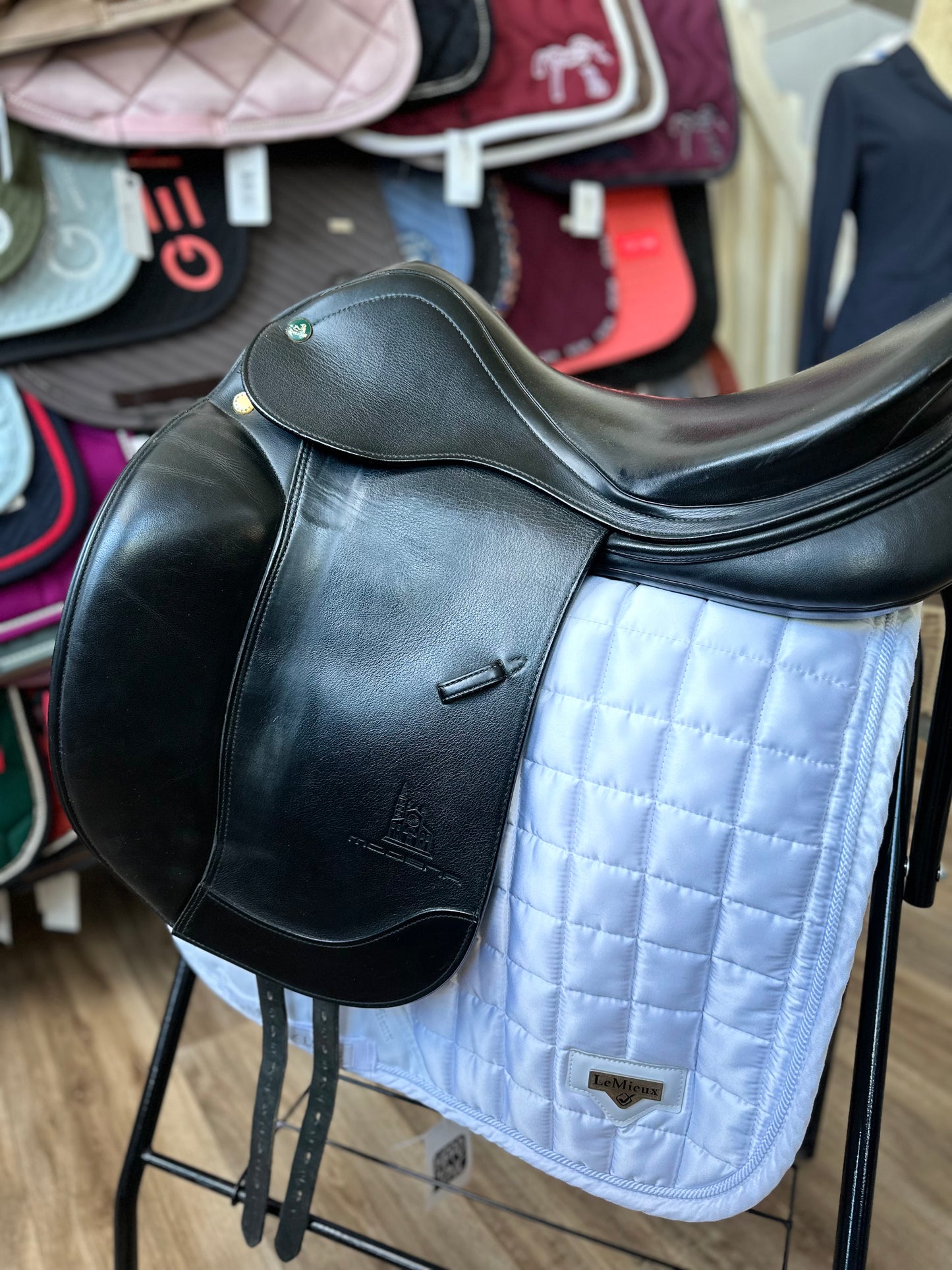 Selle de dressage Prestige Modena 18 pouces