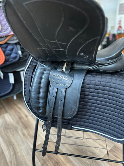 Selle dressage cuir noir 17'5 pouces Spanaldi