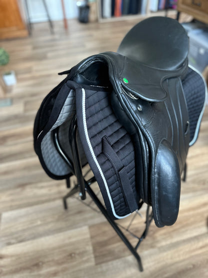 Selle dressage cuir noir 17'5 pouces Spanaldi