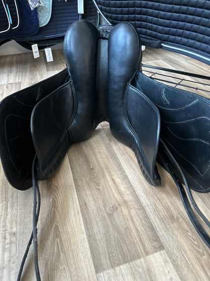 Selle dressage cuir noir 17'5 pouces Spanaldi